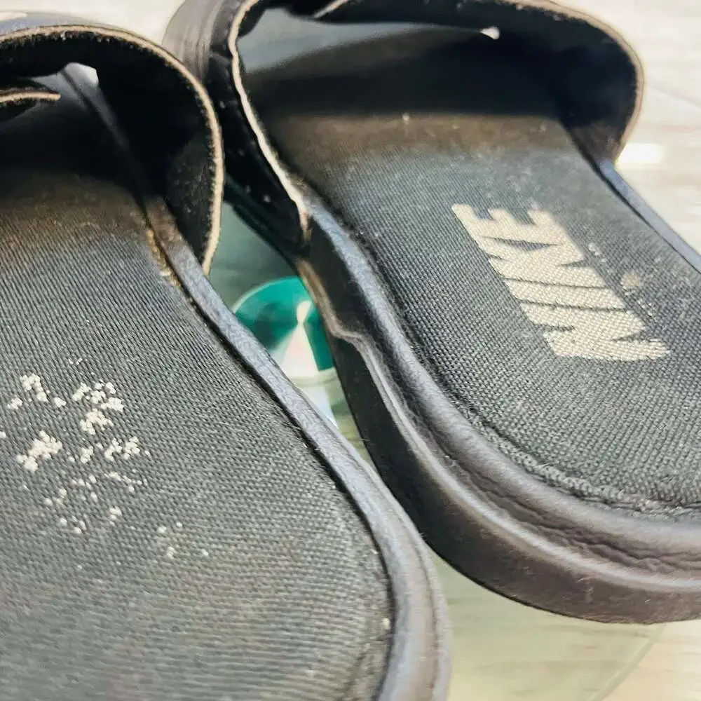 Nike Comfort Slides 2 Black Size 4 Boys Girls Unisex Y2K 2010s 2015s